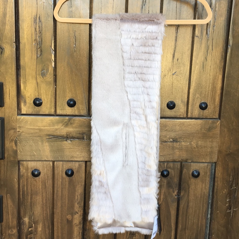 Banana Republic Faux Fur Pull Through Scarf - Picture 4 of 7